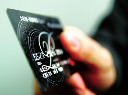 使用信用卡需要面对的主要麻烦有哪些？